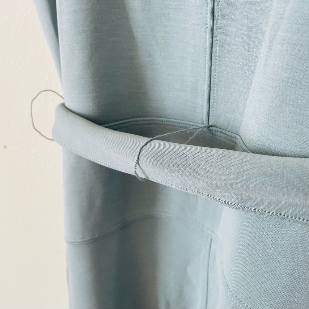 Lululemon SIZE 8 Softsreme Ease Of It All V-neck jumpsuit in Silver Blue - Picture 5 of 10